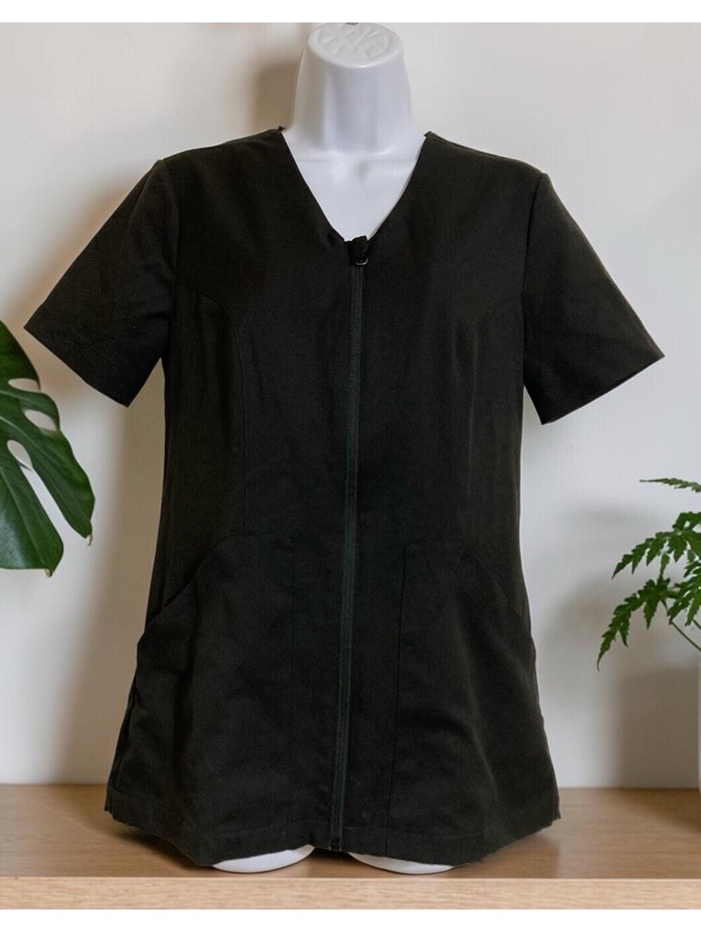 Women Edward’s Black Zip Front Polyester Scrub Top Sz XXS